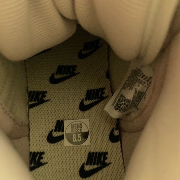 Nike Shoes - Picture 3 of 4